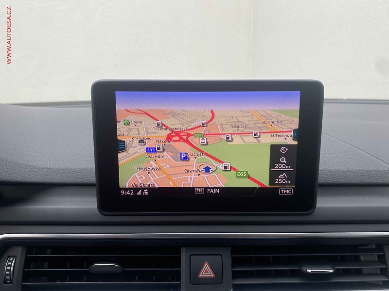 Audi A4 (2019) 2.0 TDi, S-line, AT, LED, TZ - fotka 18 z 18
