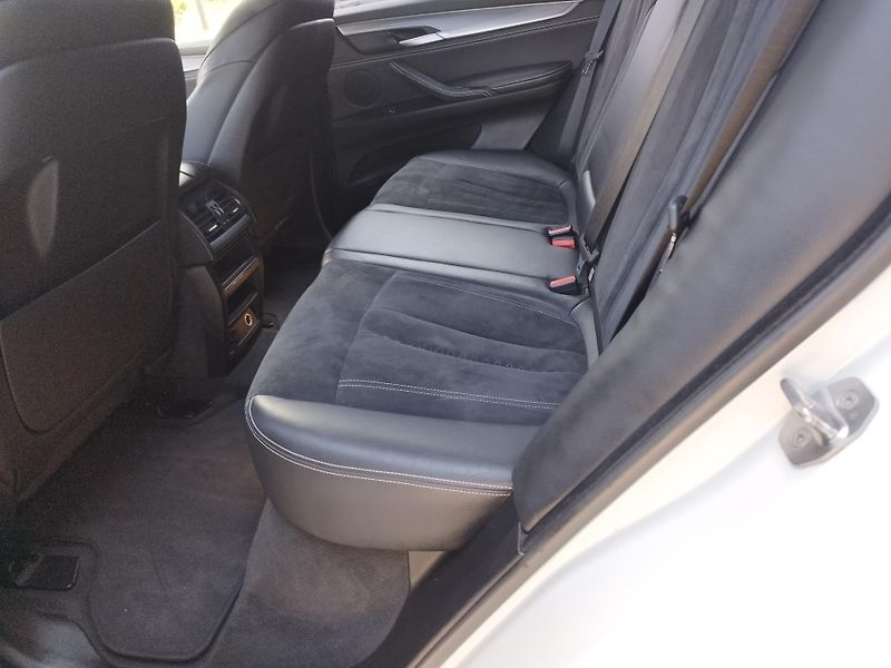 BMW X5 (2015) 4.0D,M-PACKETvolat 608 081 843 - fotka 16 z 20