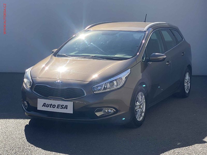 Kia Ceed (2013) 1.6 GDi, AC, TZ - fotka 3 z 16