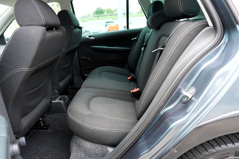 Škoda Fabia 1.4 16V Ambiente Combi 80PS - fotka 30 z 34