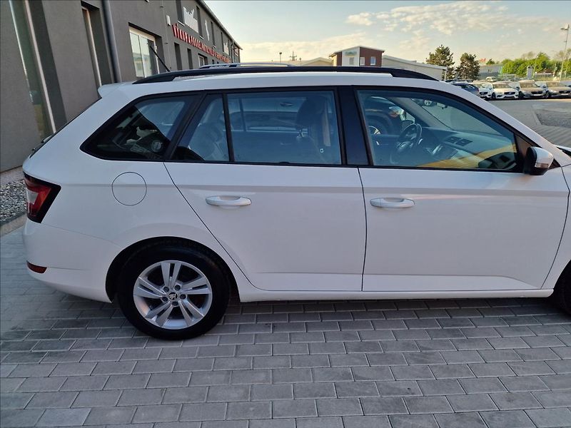 Škoda Fabia 1.0 TSI Ambition,ČR,1.Majitel - fotka 42 z 50