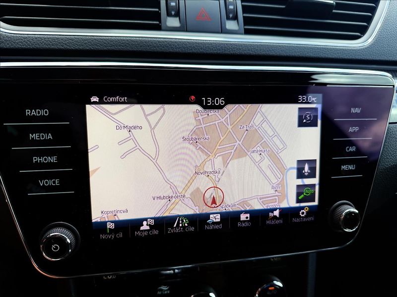 Škoda Superb 2,0 TDi 4x4 DSG SportLine - fotka 25 z 34