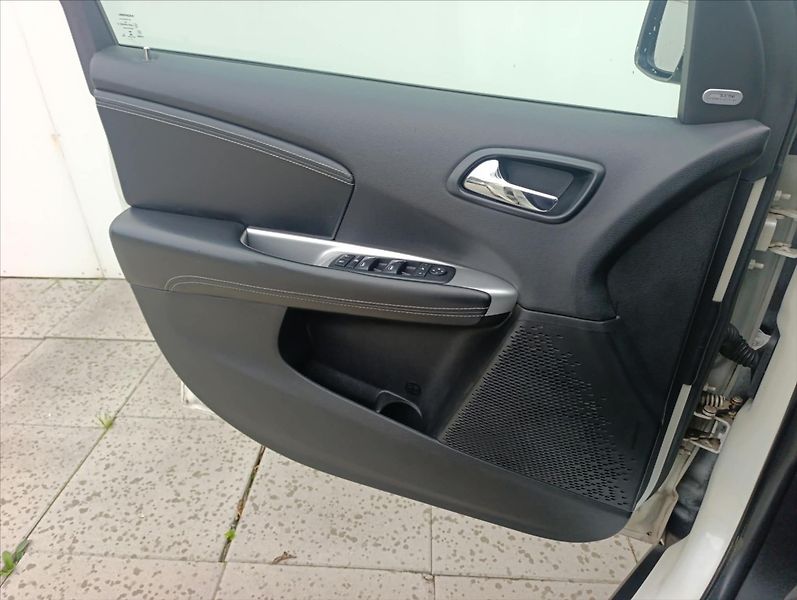 Fiat Freemont 2,0 MJT 4x4 7Míst AUTOMAT Navi - fotka 14 z 44