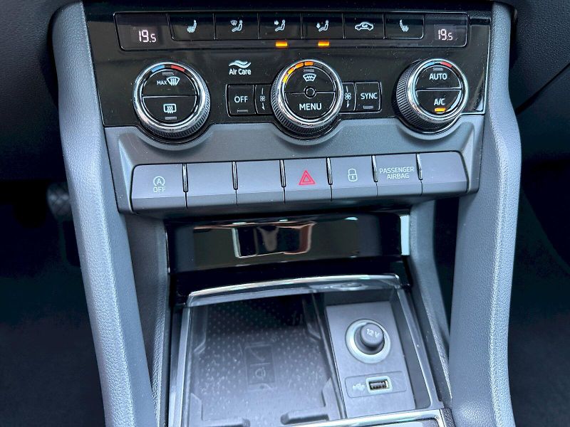 Škoda Karoq (2020) 1.5 TSI 110kW Drive 125 Let - fotka 27 z 35
