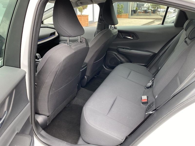 Toyota Prius 2.0Plug-in, ČR-1m, Prestige - fotka 11 z 34