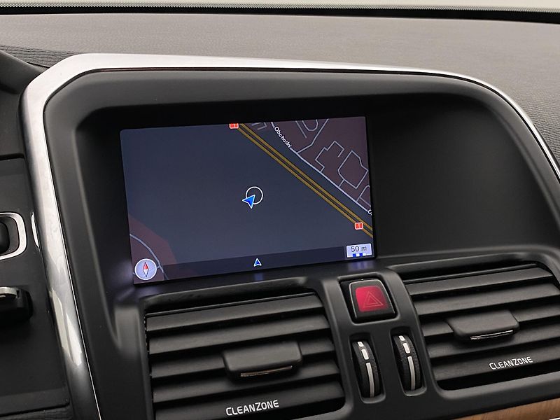 Volvo XC60 D4 AWD MOMENTUM REZERVACE - fotka 8 z 43