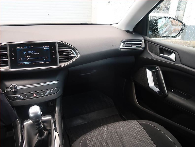 Peugeot 308 (2019) 1.5 BlueHDi, Tempomat - fotka 8 z 20