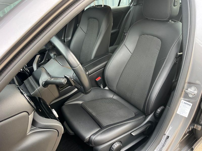 Mercedes-Benz Třídy A 220 4MATIC Progressive Line - fotka 9 z 15