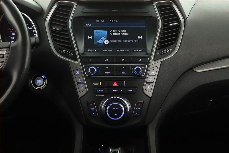 Hyundai Santa Fe (2017) 2.2 CRDi Blue, 4X4, Automat - fotka 12 z 20