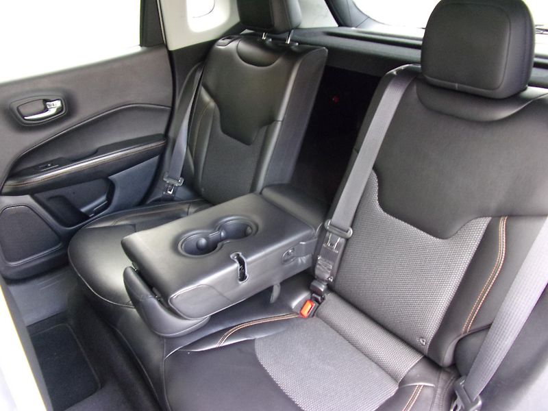 Jeep Compass  2.0M-Jet4X4 LONGITUDE 85000KM - fotka 18 z 26
