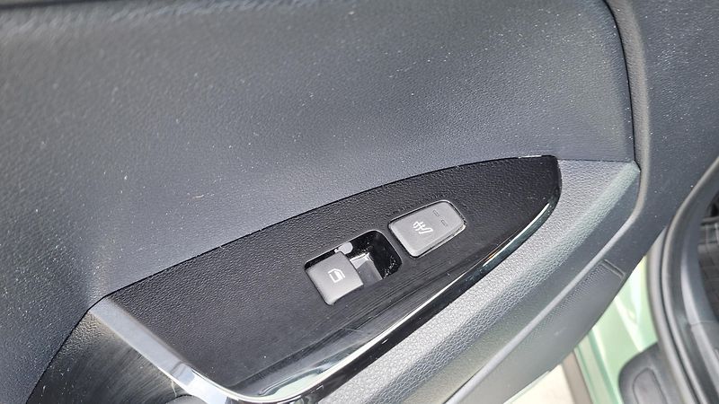 Kia Sportage 1,6i HEV - fotka 16 z 24