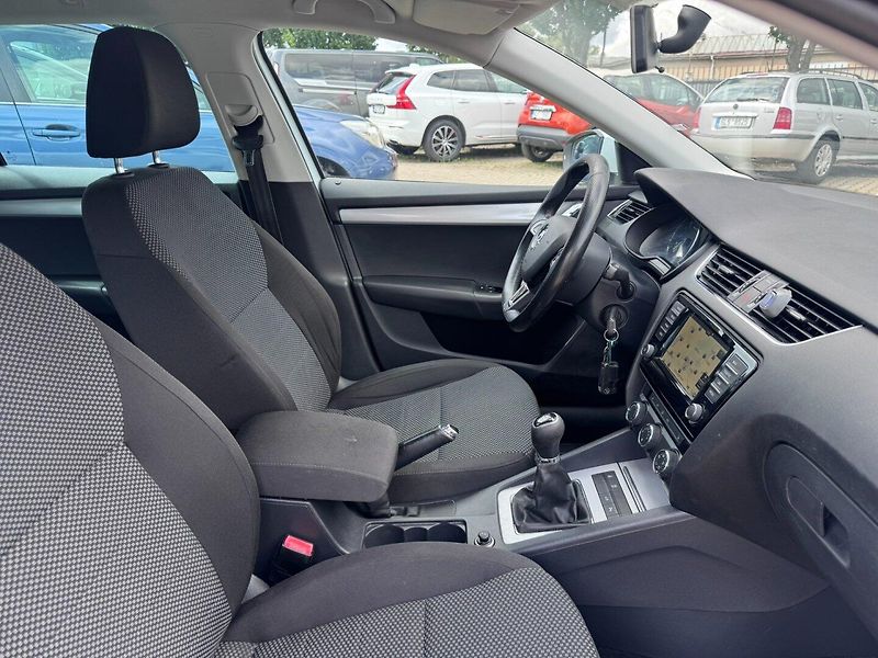Škoda Octavia (2015) 1,6 TDI 81 KW TAŽNÉ KOLA - fotka 40 z 50