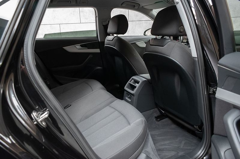 Audi A4 2.0 TDI 120kW ACC*VIRTUAL*DPH - fotka 13 z 39