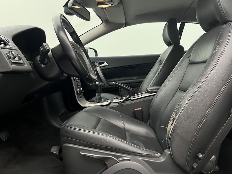 Volvo C70 MOMENTUM - fotka 3 z 33
