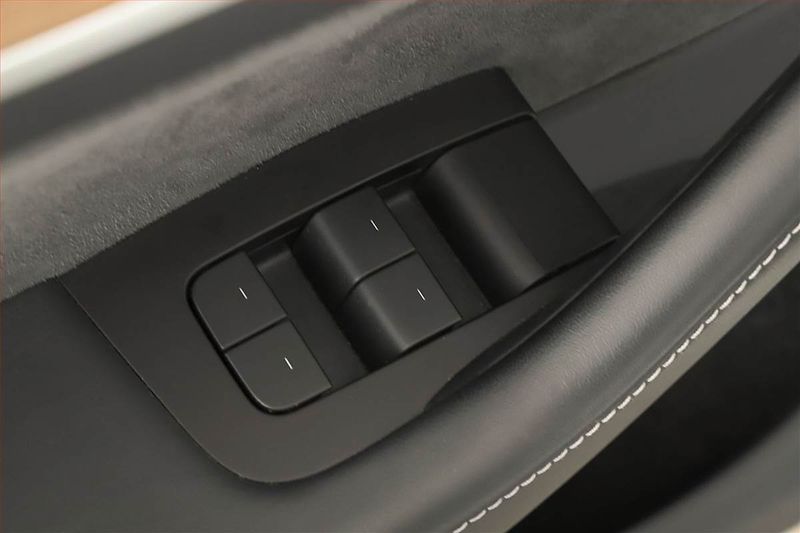 Tesla Model Y (2022) Long Range AWD 79kWh, SoH 91% - fotka 24 z 27