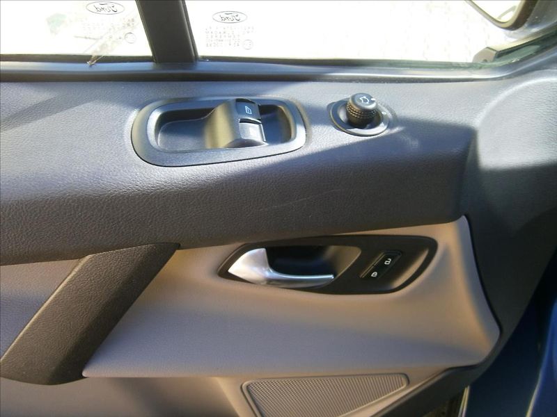 Ford Tourneo Custom 2,2 TDCi  TITANIUM - fotka 16 z 23