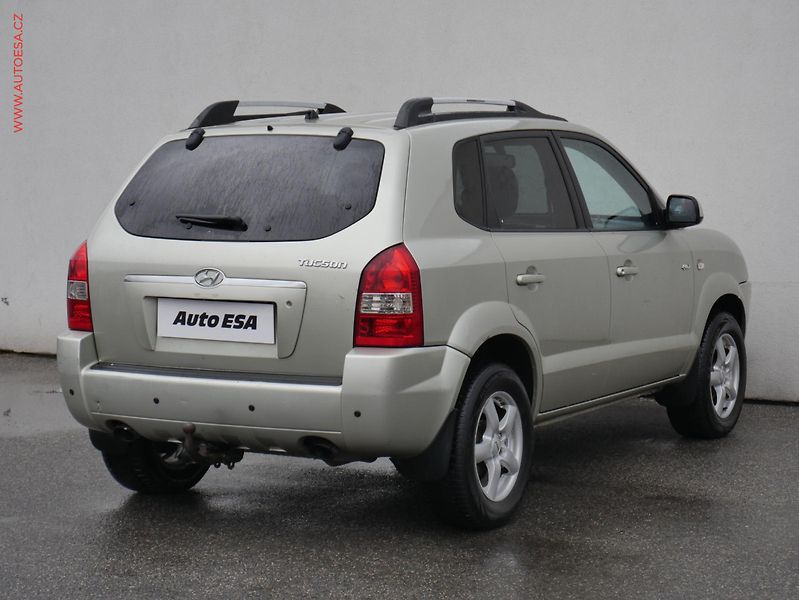 Hyundai Tucson (2005) 2.0CRDi 4x4, TZ, výhř.sed. - fotka 4 z 17
