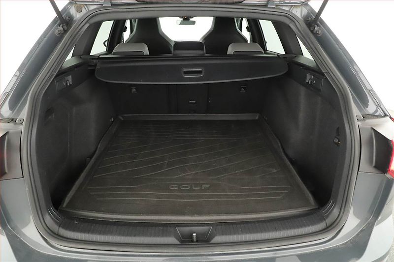 Volkswagen Golf (2022) R-Line 2.0 TDI, Kůže, Navi - fotka 10 z 22
