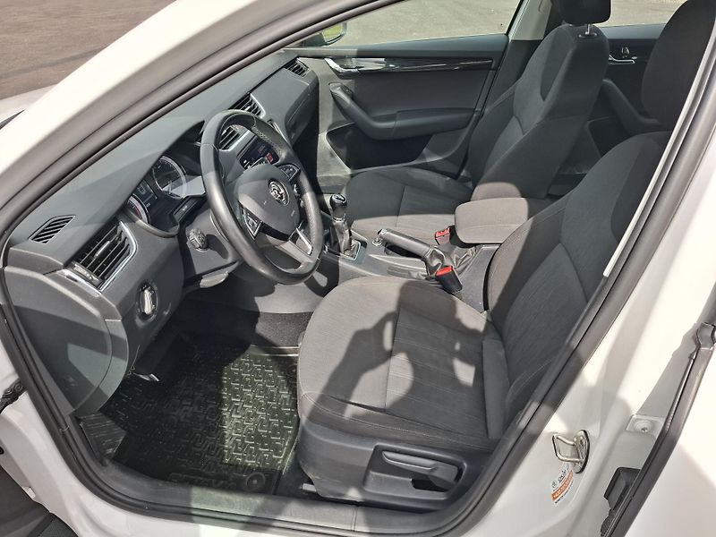 Škoda Octavia (2018) 1.6TDi 85kW,aut.klima,vyhř.sed - fotka 8 z 17