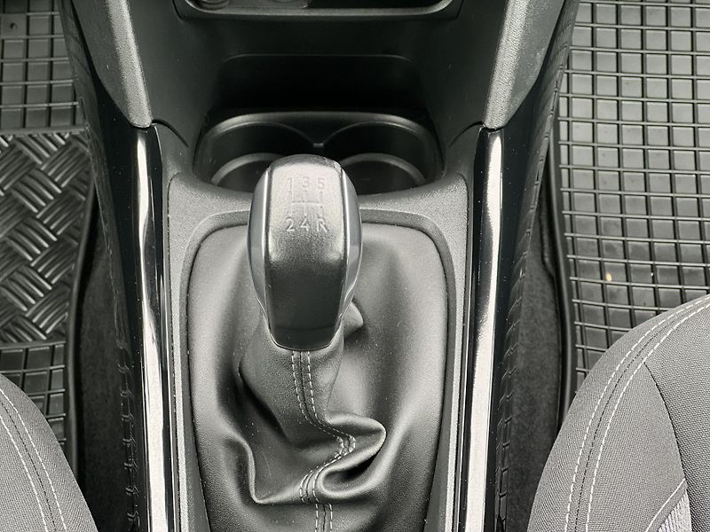 Peugeot 2008 1.2i KAMERA PŮVOD ČR 1.MAJ. - fotka 23 z 44