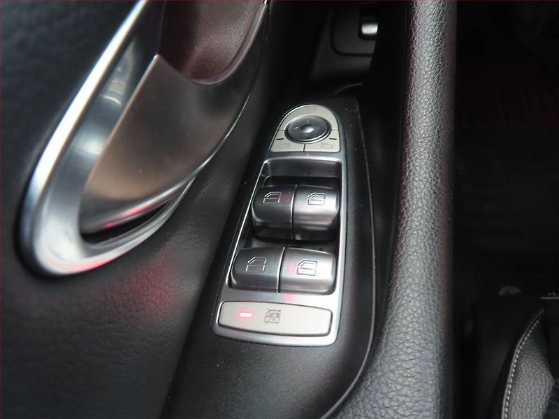 Mercedes-Benz Třídy E (2021) E 220 d 4MATIC - fotka 16 z 17