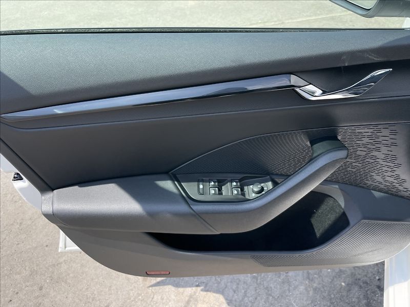 Škoda Octavia 2,0 TDI Combi Ambition Plus - fotka 15 z 24
