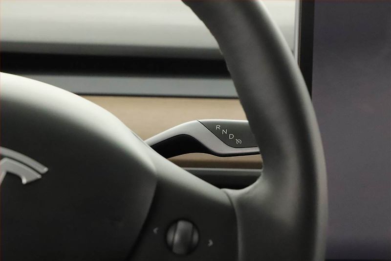Tesla Model Y (2022) Performance 79kWh - fotka 12 z 29
