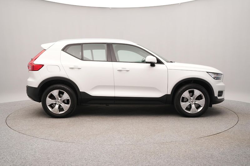Volvo XC40 T4 MOMENTUM AUT - fotka 11 z 45