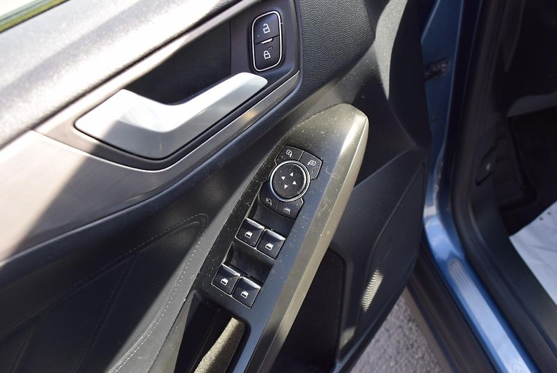 Ford Focus (2019) 2.0TDCI 110kw EcoBlue TAŽN LED - fotka 35 z 49