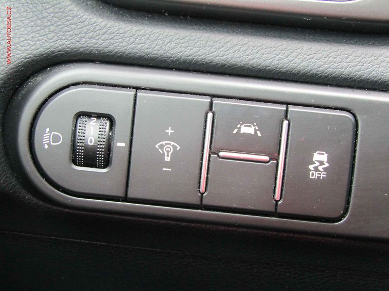 Kia Ceed (2018) 1.0T-GDi, AC - fotka 12 z 17