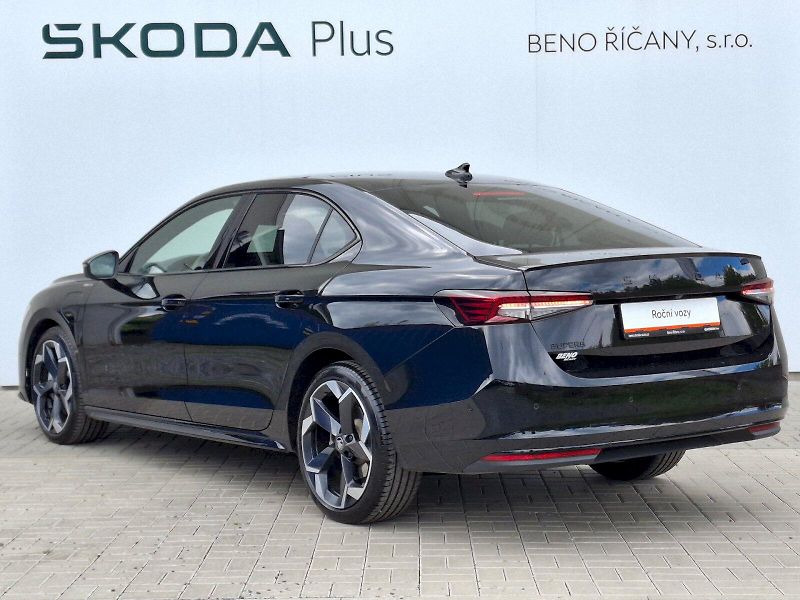 Škoda Superb (2025) iV SportLine DSG 1,5TSi 150kW - fotka 11 z 35