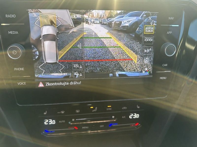 Volkswagen Passat 2.0 TDi 110kW Bussiness AT - fotka 28 z 28