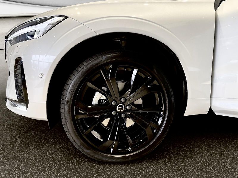 Volvo XC60 (2026) B5 PLUS BLACK + 4SERVIS/ZÁRUKA - fotka 15 z 18