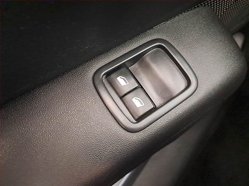 Citroën C3 (2021) 1.5 BlueHDi, Tempomat - fotka 16 z 17