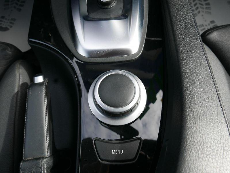 BMW Řada 5 530Xi 200kW Automat REZERVACE - fotka 35 z 41