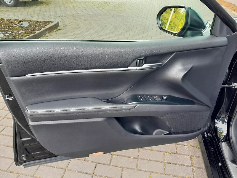 Toyota Camry (2020) XLE 3,6V6 1.maj. ČR  - fotka 19 z 41