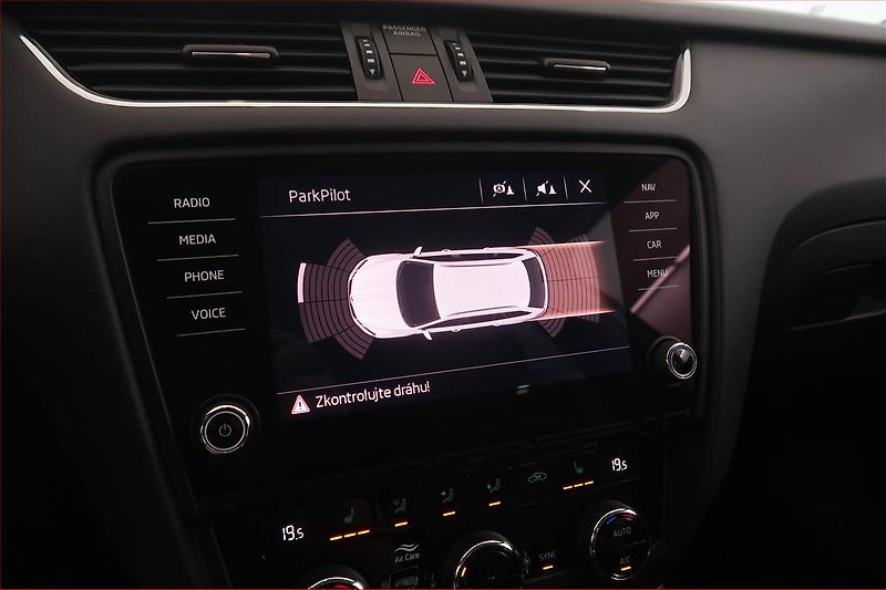 Škoda Octavia (2019) Style 2.0 TDI, Automat, Navi - fotka 16 z 17