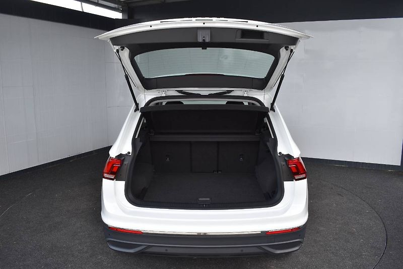 Volkswagen Tiguan (2022) 1.5TSI 110kW Manuál,LED - fotka 10 z 23