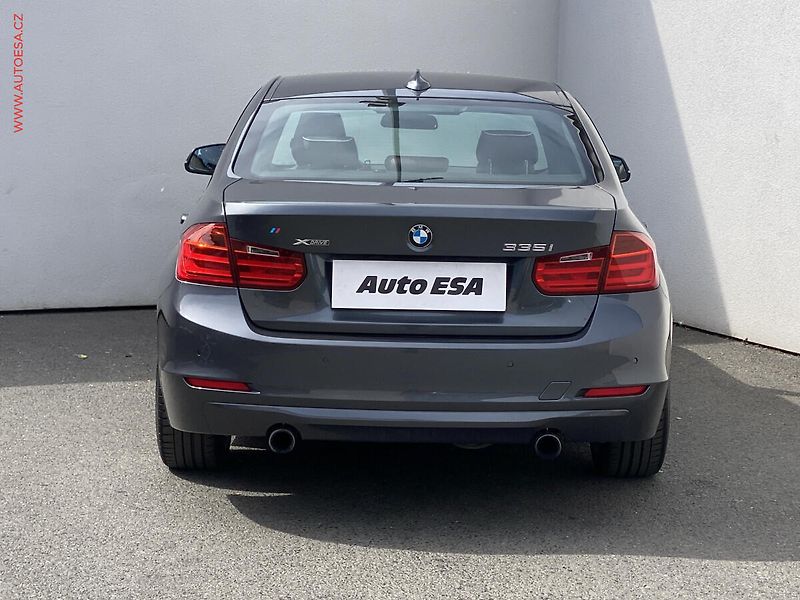 BMW Řada 3 (2013) 3.0i 335i, AT, navi, bixen - fotka 5 z 18