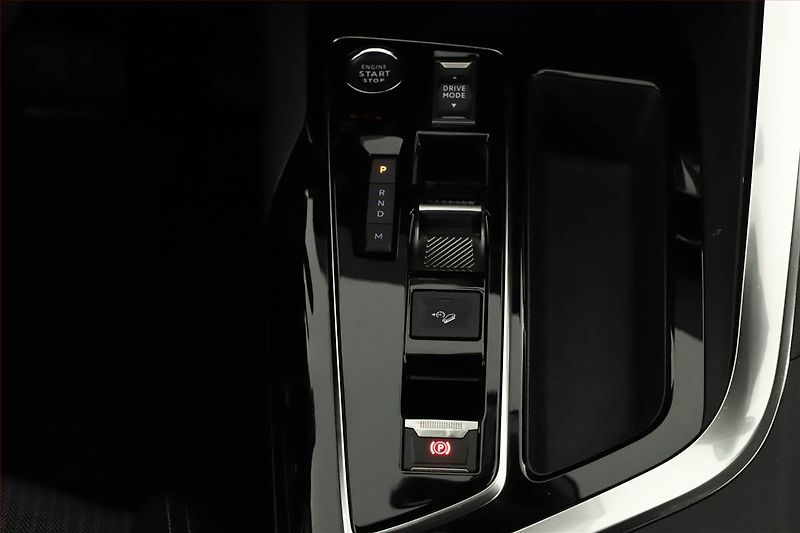 Peugeot 5008 (2023) PureTech 130 - fotka 14 z 20