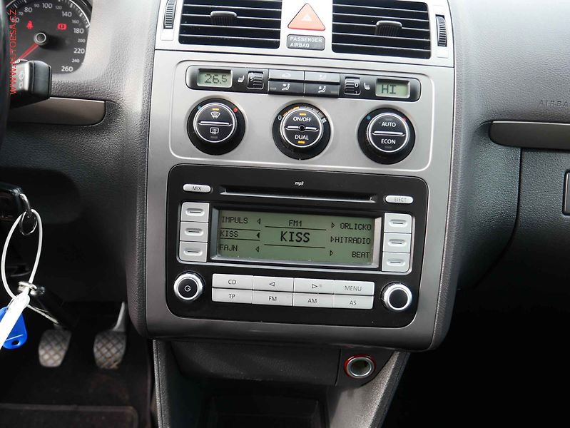 Volkswagen Touran (2007) 1.4 TSi, Klima - fotka 11 z 17