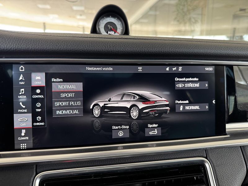 Porsche Panamera 4S 324kW*Chrono*REZERVACE! - fotka 22 z 39