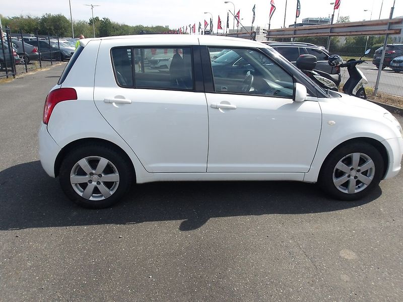 Suzuki Swift 1,3i  ČR 2xKLÍČE,KLIMA ! - fotka 7 z 27
