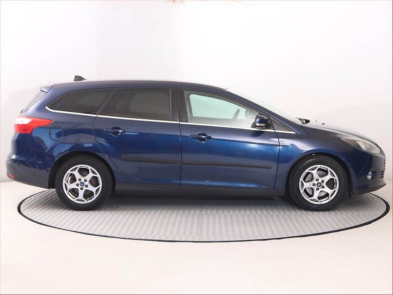 Ford Focus (2013) 2.0 TDCi, Serv.kniha, Navi - fotka 6 z 17