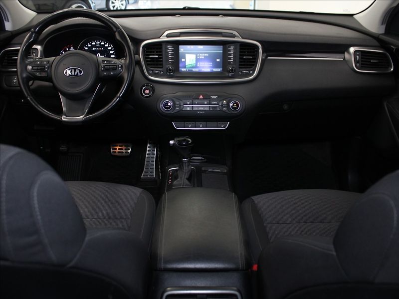 Kia Sorento 2,2 CRDi 147kW 4x4 AT Tažné ČR - fotka 8 z 23