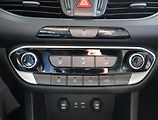 Hyundai i30 (2017) 1.0 T-GDI, Tempomat - náhled 18