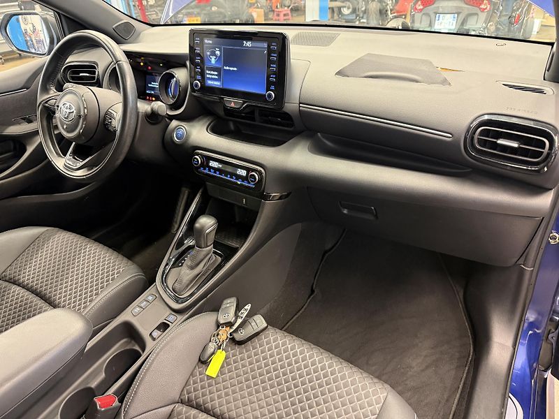 Toyota Yaris 1.5 hybrid 68 kW - fotka 18 z 21
