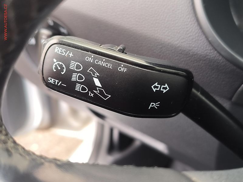 Škoda Octavia (2014) 1.6 TDi, Ambition, navi - fotka 17 z 19