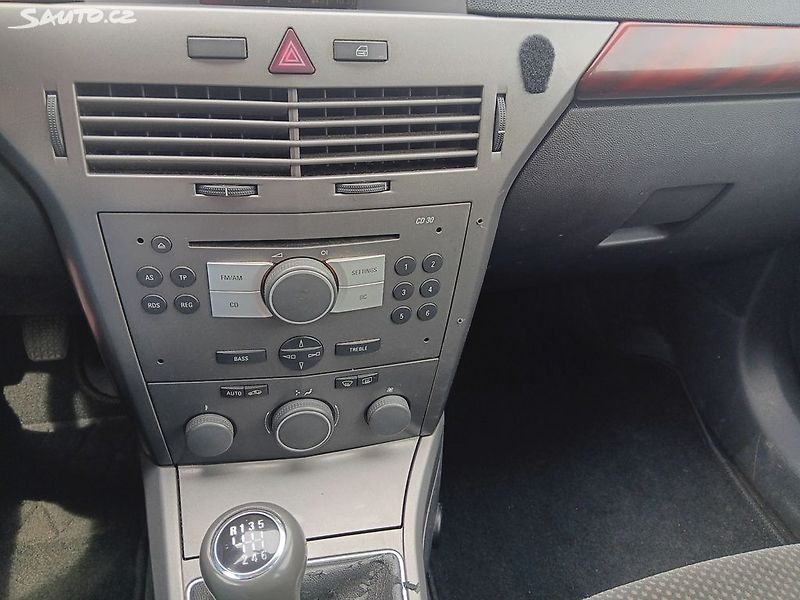 Opel Astra 1.7 CDTI - fotka 20 z 24