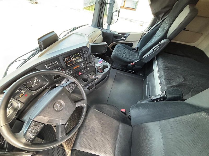 Mercedes-Benz Actros (2018) 2553 6x2 chlaďák EURO 6 - fotka 15 z 22
